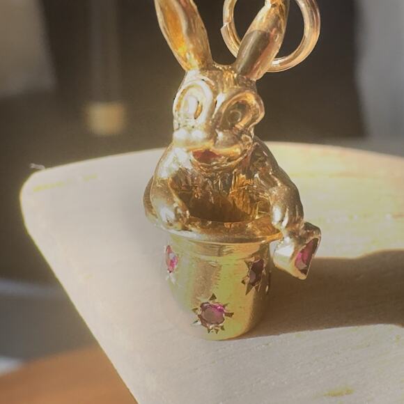 French Rabbit Heart Magician Hat 18K Yellow Gold Ruby Charm Pendant - Picture 13 of 16